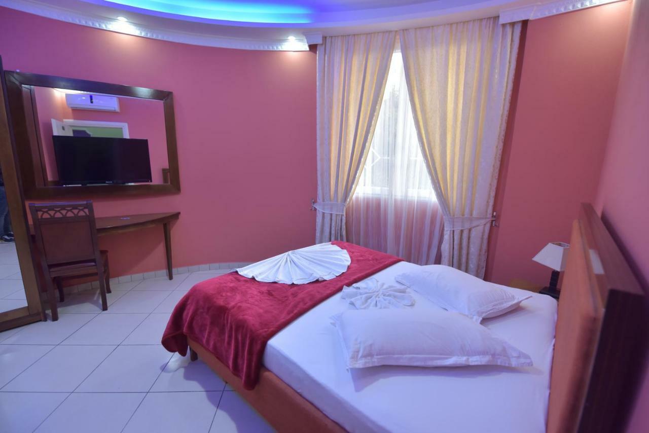 Hotel Emigranti Shkodër Buitenkant foto