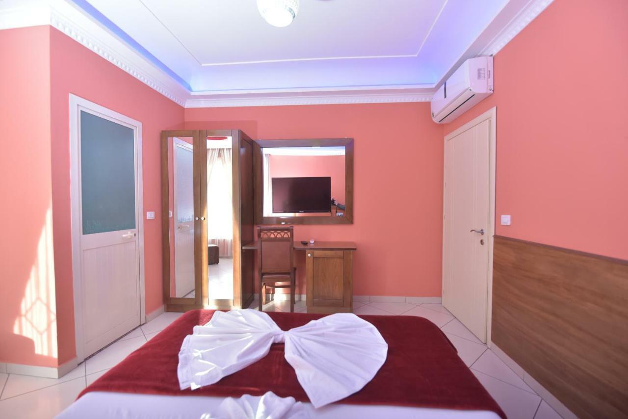 Hotel Emigranti Shkodër Buitenkant foto