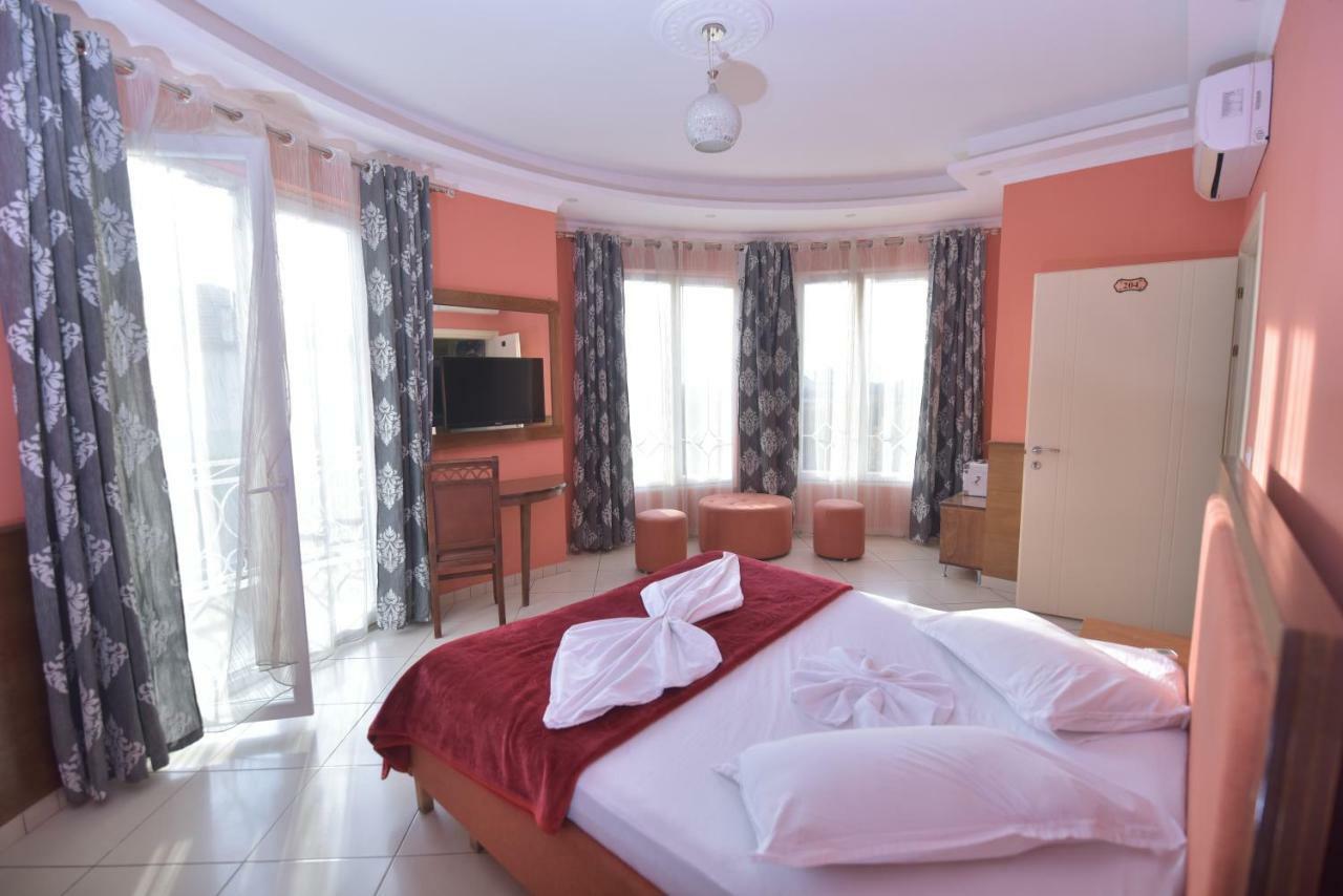 Hotel Emigranti Shkodër Buitenkant foto