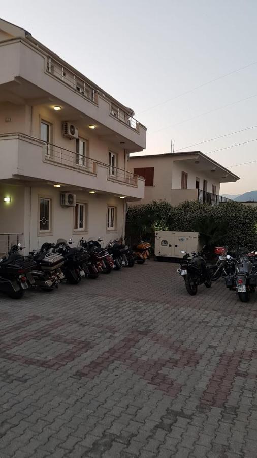 Hotel Emigranti Shkodër Buitenkant foto